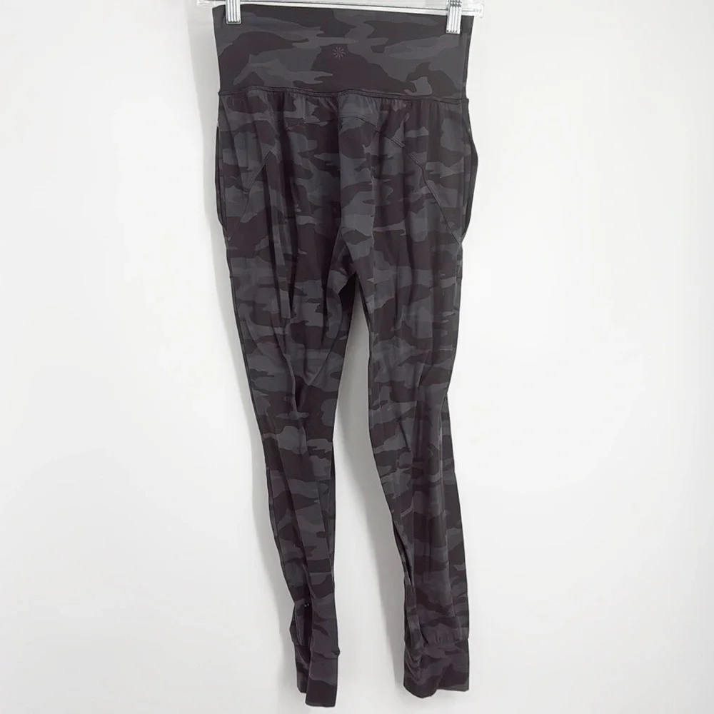 Athleta Black Camo Salutation Jogger Pant W-964 Size XS